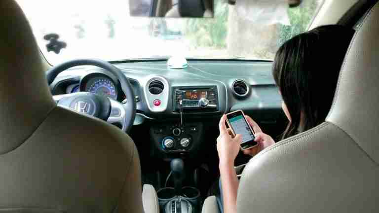 Avoid Auto Insurance Claims by Avoiding Distraction When You Drive